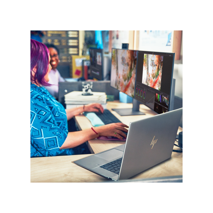 HP ZBook Studio G10 Intel Core i7-13800H 16" 16 Go 1 To NVIDIA RTX 3000 Ada Wi-Fi 6E Windows 11 Pro Argent